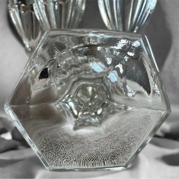 4 Antique Early 1900s 6-Paneled EAPG Small Wine Or Juice Glasses - Picture 6 of 6